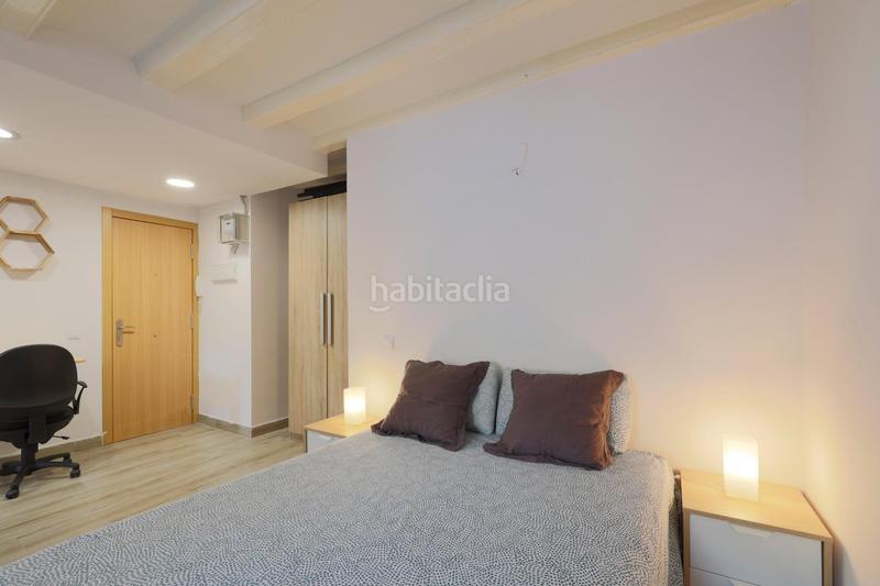 Foto 5590ad2f-5845-45e4-9770-398c933ac94d. Rent flat in Raval Barcelona