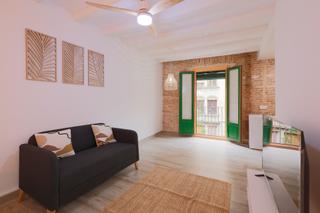 Location Appartement  Riera alta. Piso reformado con ascensor