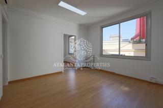 Rent Office space  Ronda universitat. Fantastica oficina muy centrica reformada y con vistas