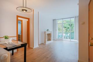 Location Appartement dans La Marina del Port. Fantstico piso reformado con terraza y con zona comunitaria