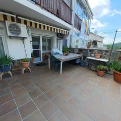 Pis a Viladecavalls. Piso de 98 m en viladecavalls  4 habitaciones, terraza con barba