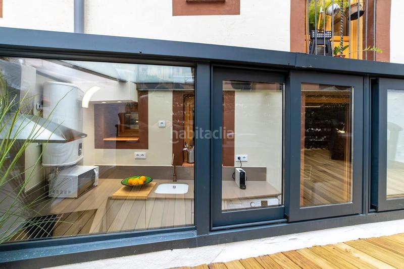 Foto de149524-3e9e-4965-8325-f44232490748. Pis a Raval Barcelona