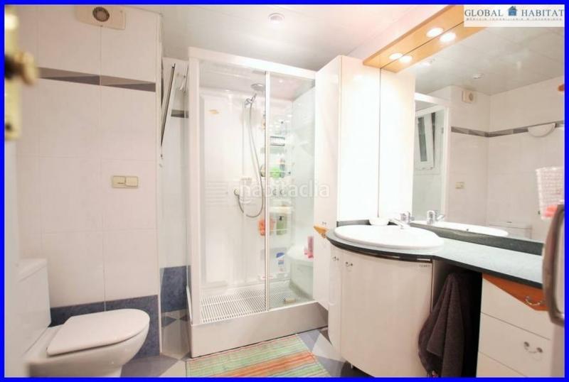 Foto b7f0cbb4-c6d4-4492-8899-a7ac13af1412. Alquiler piso fantástico piso alto con 3 hab dobles 2 baños en Barcelona