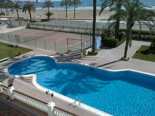 Location Appartement à Caminàs dels hòmens 26. Apartamento en 1ª línea, con piscina, tenis, club social y parki