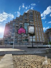 Appartement  Avenida castelló. Apartamento en 1ª línea, con piscina,y parking comunitario