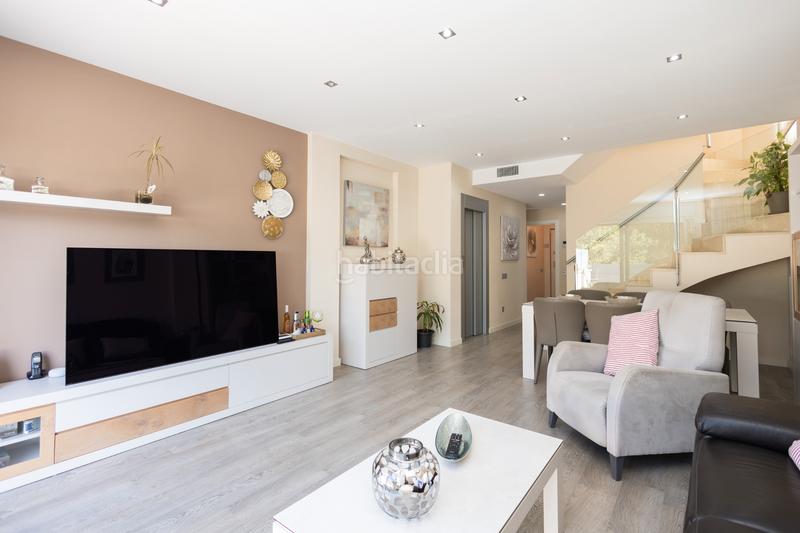 Foto a92a48fe-e2bd-4f35-aab6-5632b3d3d406. Doppelhaus mit heizung in Marianao Sant Boi de Llobregat