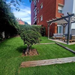 Ground floor in Carrer de narcís macià i domènech 25. Piso con piscina, parking y trastero