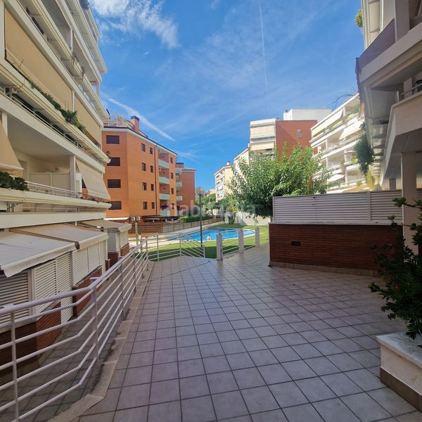 Foto f9bb00a3-2b19-4773-96d1-7b08f1e808ea. Planta baixa a carrer de narcís macià i domènech 25 a Lloret de Mar