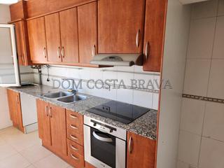 Apartament  La canova. Piso de 3 habitaciones 1 baño, plaza de parking y trastero