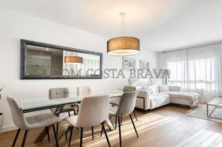 Casa adosada  Del carrilet. Casa adosada en sarria de ter de 3 habitaciones dos baños comple