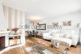 Semi detached house  Del carrilet. Casa adosada en sarria de ter de 3 habitaciones dos baños comple