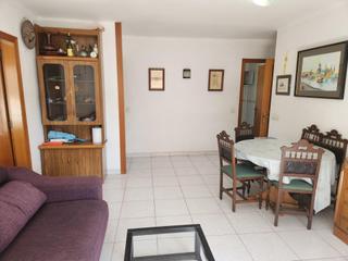 Apartament  De santa coloma. Piso semireformado en av. santa coloma de 3 habitaciones y 1 bañ