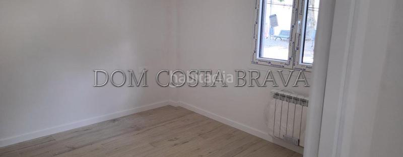 Foto 94d3d9fb-d4b3-4eba-915c-4cd1f9876484. Piso pis dobra nova a estrenar de tres habitacions de planta baixa amb assessor. pis molt cèntric. en Olot