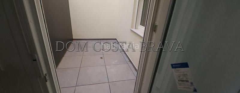 Foto cc01b9a3-f981-4c63-9ad3-21f13cc4f316. Piso pis dobra nova a estrenar de tres habitacions de planta baixa amb assessor. pis molt cèntric. en Olot