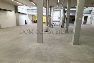 Local commercial  De les glòries catalanes. Local comercial a terrassa de 533 m2