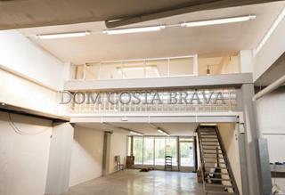 Local Comercial  De les glòries catalanes. Local comercial a terrassa de 533 m2