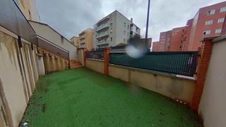 Apartamento  De ramon mandri. Piso con terraza de planta baja de 3 habitaciones 1 baño garaje