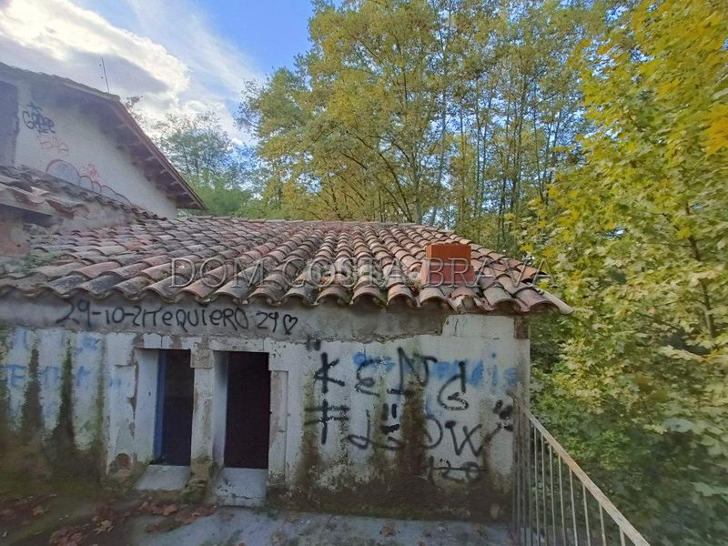 Foto 253207eb-b9e7-49cd-85b1-b25cda2d9250. Masia a Olot