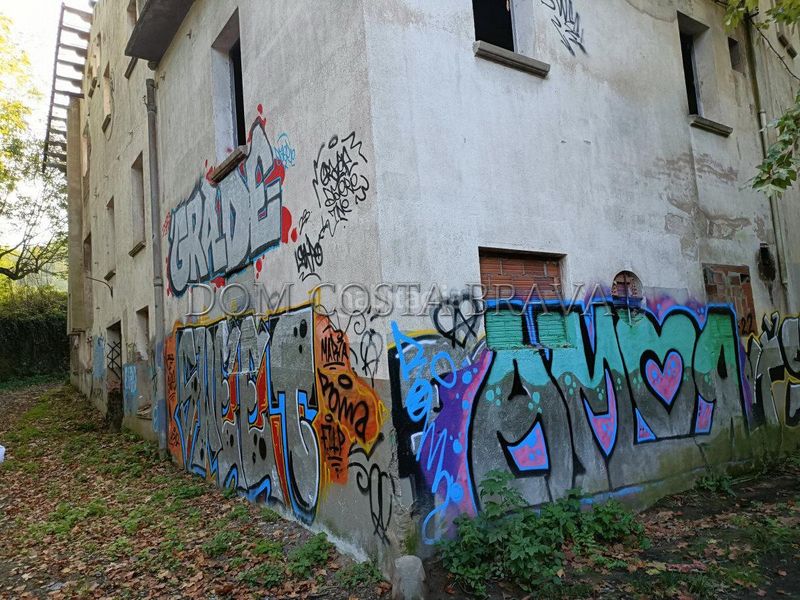Foto 551261a3-9c57-4a83-9b8c-1e361cd0c6e6. Masia a Olot