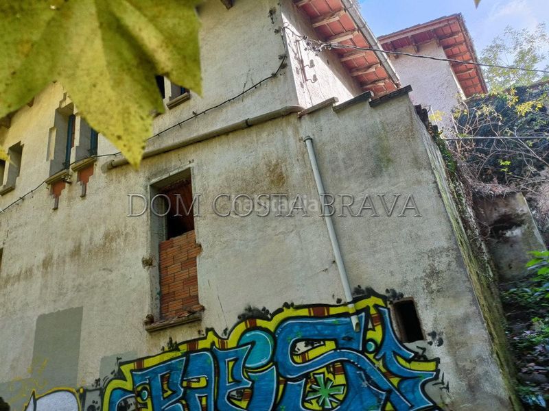 Foto cbae0239-ae75-4dfe-9281-b5fc176a9ebc. Masia a Olot