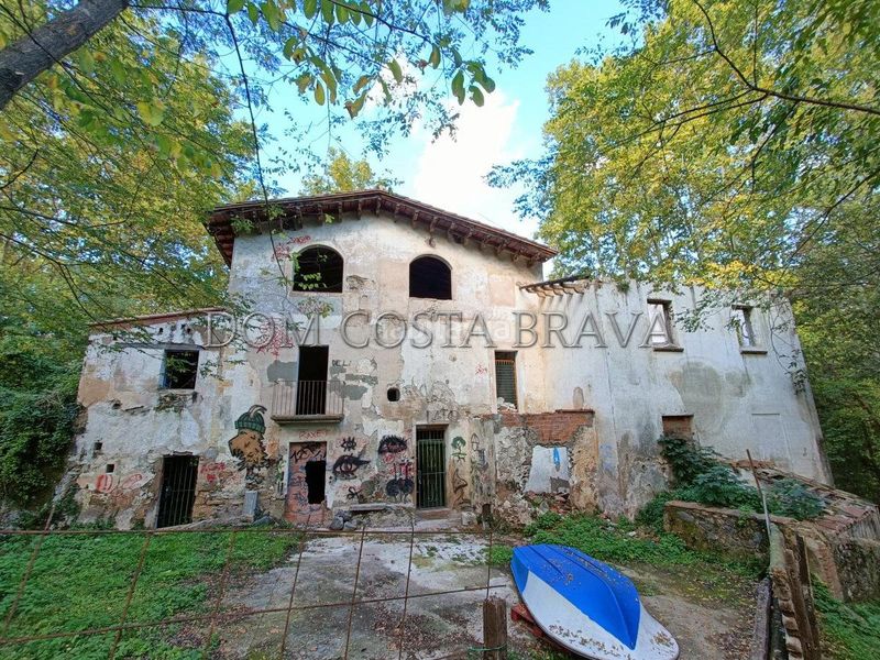 Foto e496458f-af60-48f6-a56f-b288382e4603. Masia a Olot