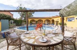 Chalet  Plaça de la vila. Magnífica casa de planta baja y piscina mas 4 apartamentos indep