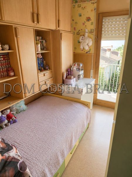 Foto 1cc0ab47-fbc3-4a2e-a667-a5009b2059c8. Pis amb calefacció aparcament a Olot