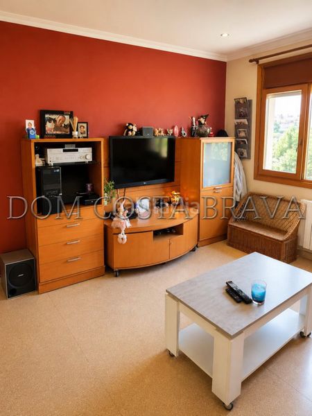 Foto df48069f-20ab-411a-a7fb-1c1ba27630bf. Pis amb calefacció aparcament a Olot