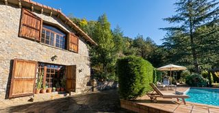 Maison  Carrer prat de l'om. Casa con vistas a la montaña en vallfogona de ripollés.