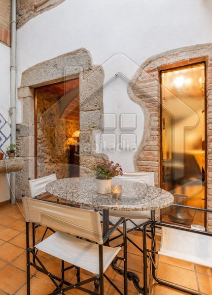 Foto f7fff940-f06b-4c64-94fb-6e2e0a7463bd. Casa adossada amb xemeneia calefacció a Vilablareix