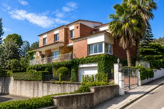 Chalet in Carrer albéniz 2. Casa unifamiliar con piscina privada en una de las mejores zonas