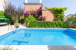 Chalet en Carrer albéniz 2. Casa unifamiliar con piscina privada en una de las mejores zonas