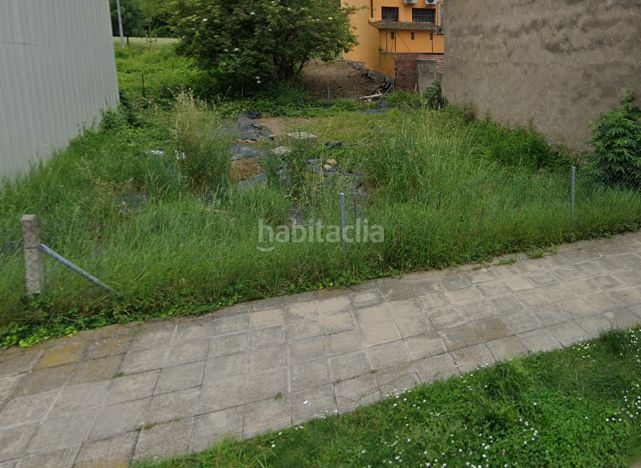 Foto 677a9a99-34d9-49a7-84f7-f3254ba58597. Terreny residencial a Olot