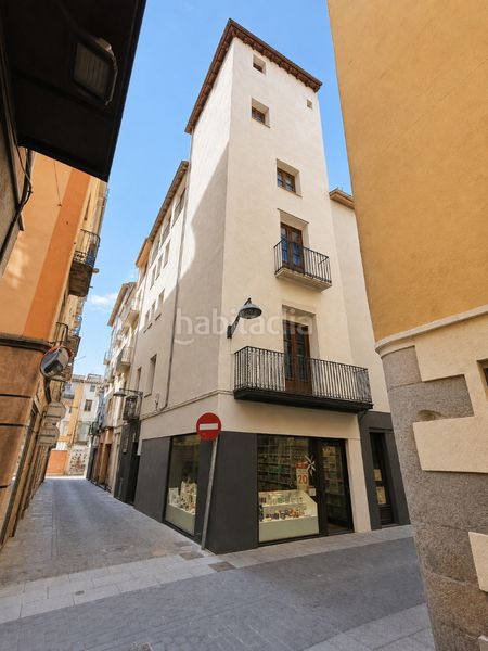 Foto 04758224-7d3e-4bc9-8cbc-1c8c018db401. Casa a carrer alta maduixa 8 a Olot