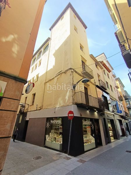 Foto 4059387f-442b-4a7e-b23c-85670b52313b. Casa a carrer alta maduixa 8 a Olot