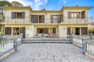 Xalet a Del parads 246. Casa para 2 familias en puigvents! piscina y pista de tenis com