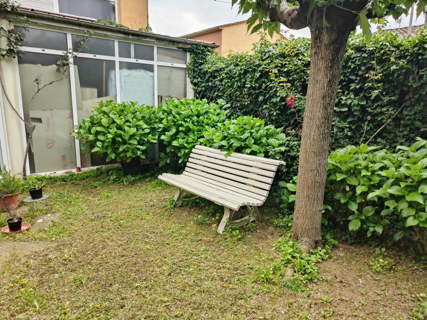 Casa unifamiliar a Pla de Dalt de Olot con jardn. Olot