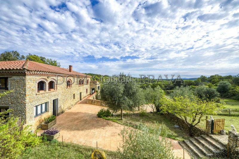 Foto 02f6e094-9818-4c6d-b773-abef97e761bd. Masía casa rural con licencia turística. en Cistella