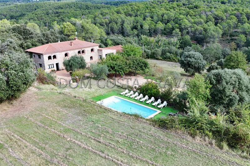 Foto 32162640-5de8-42ba-ba5d-34f3e1efded2. Masía casa rural con licencia turística. en Cistella