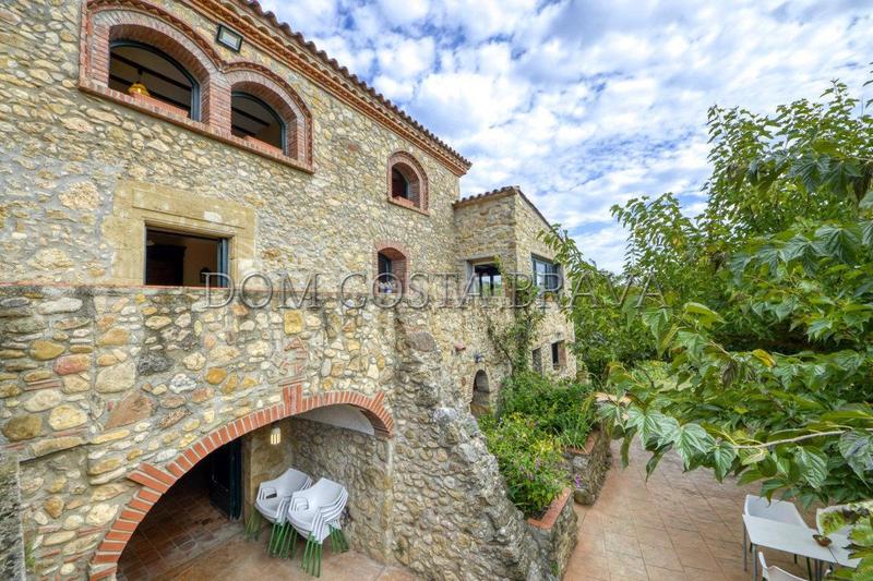 Foto 4a1c9cf8-90be-495f-bb55-0324a2d5dec5. Masía casa rural con licencia turística. en Cistella