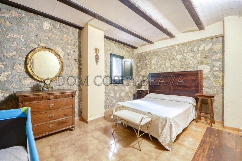 Foto 8b3917fa-6941-45c9-ad91-a713ee184d93. Masía casa rural con licencia turística. en Cistella