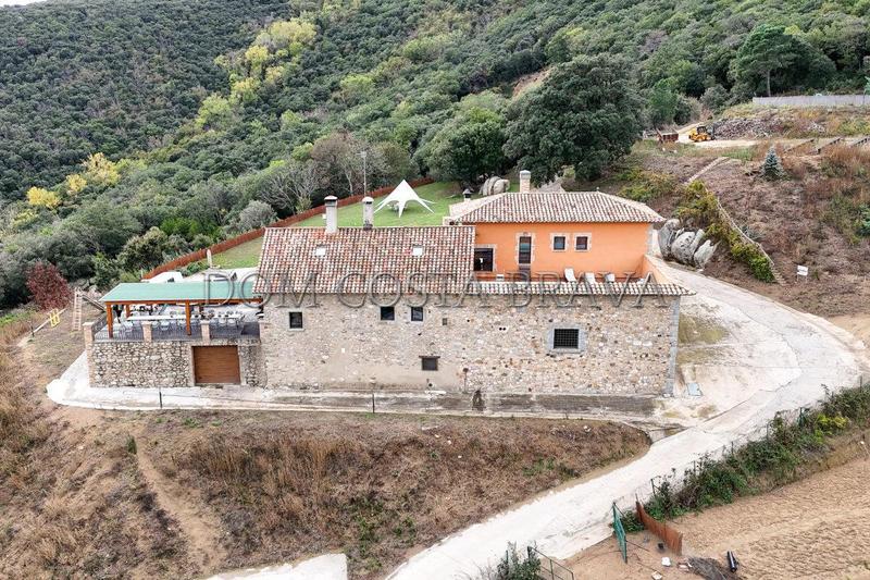 Foto 302989e3-0446-4708-b5cb-c4383900eeb7. Masía masia , con 100 hectáreas de terreno fronteriza con francia vistas despejadas en Agullana