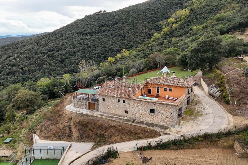 Foto 58ca5865-d79b-4db6-a868-88f266c7276c. Masía masia , con 100 hectáreas de terreno fronteriza con francia vistas despejadas en Agullana