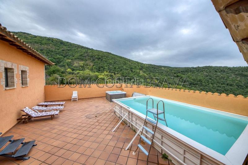 Foto 7e882d57-ba25-43a1-b0c0-332bf9f60c1a. Masía masia , con 100 hectáreas de terreno fronteriza con francia vistas despejadas en Agullana