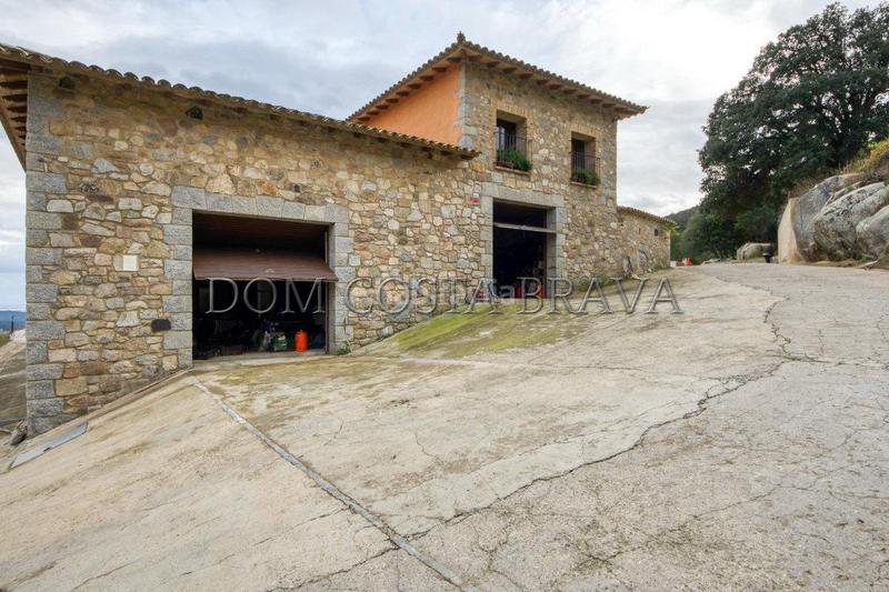 Foto 80dc1385-196e-4f8c-875f-0d2bd82d4d3a. Masía masia , con 100 hectáreas de terreno fronteriza con francia vistas despejadas en Agullana
