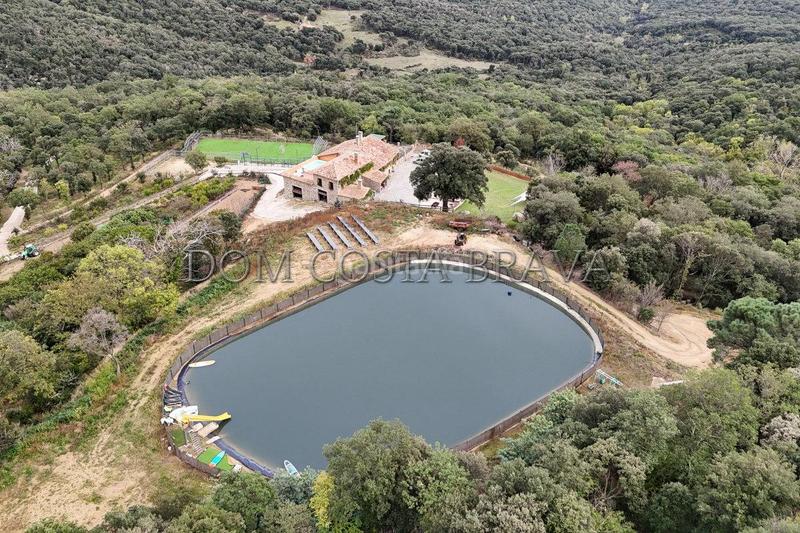 Foto b3e64c24-363f-4ef5-bd9d-70412cf8aee0. Masía masia , con 100 hectáreas de terreno fronteriza con francia vistas despejadas en Agullana