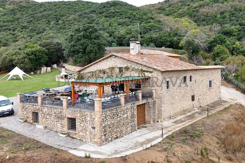 Foto ca93fd41-181a-4197-a123-a1a632ab4a39. Masía masia , con 100 hectáreas de terreno fronteriza con francia vistas despejadas en Agullana