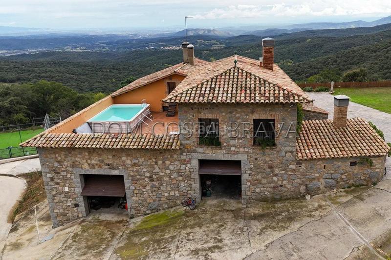 Foto e09ee069-1380-4d42-811d-a727ccd184b8. Masía masia , con 100 hectáreas de terreno fronteriza con francia vistas despejadas en Agullana