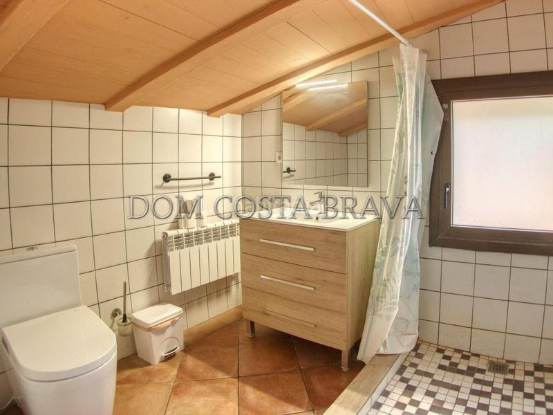 Foto e797dfff-e389-43f1-8304-3729a4ca2743. Masía masia , con 100 hectáreas de terreno fronteriza con francia vistas despejadas en Agullana