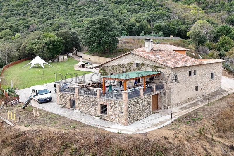Foto e9fb74f2-28c3-4d16-a200-440776cec5ea. Masía masia , con 100 hectáreas de terreno fronteriza con francia vistas despejadas en Agullana